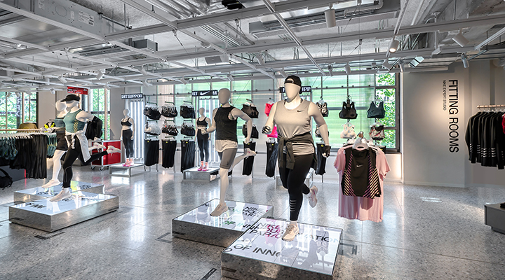 Image of female mannequins inside the Nike House of Innovation in Paris.