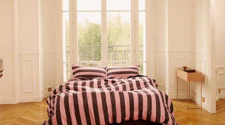 An image from home goods brand Hommey of its signature pink-and-brown bedding. 