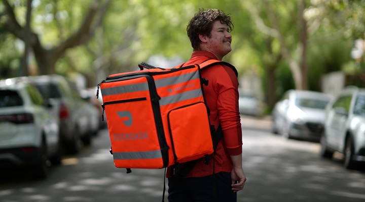 doordash delivery rider wearing bag