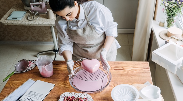 Female-Baker-Make-Perfect-Cust