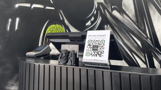 Flock QR stand
